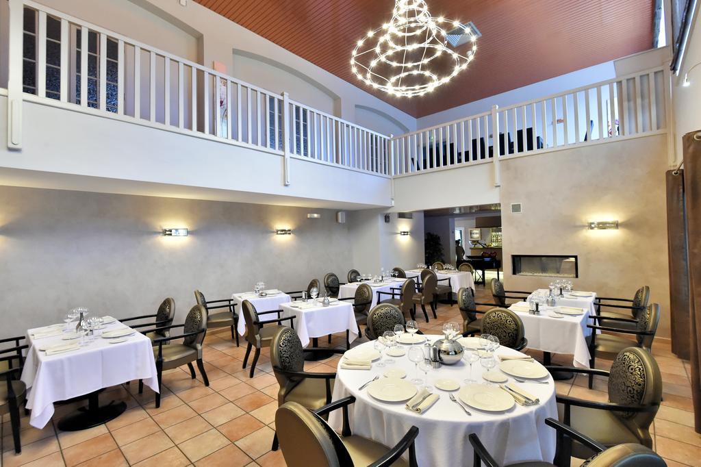 Le Domaine Des Oliviers Hotel Pierrelatte Bagian luar foto