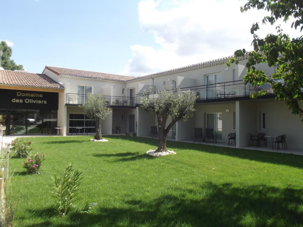 Le Domaine Des Oliviers Hotel Pierrelatte Bagian luar foto