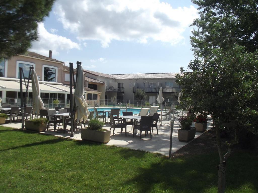 Le Domaine Des Oliviers Hotel Pierrelatte Bagian luar foto