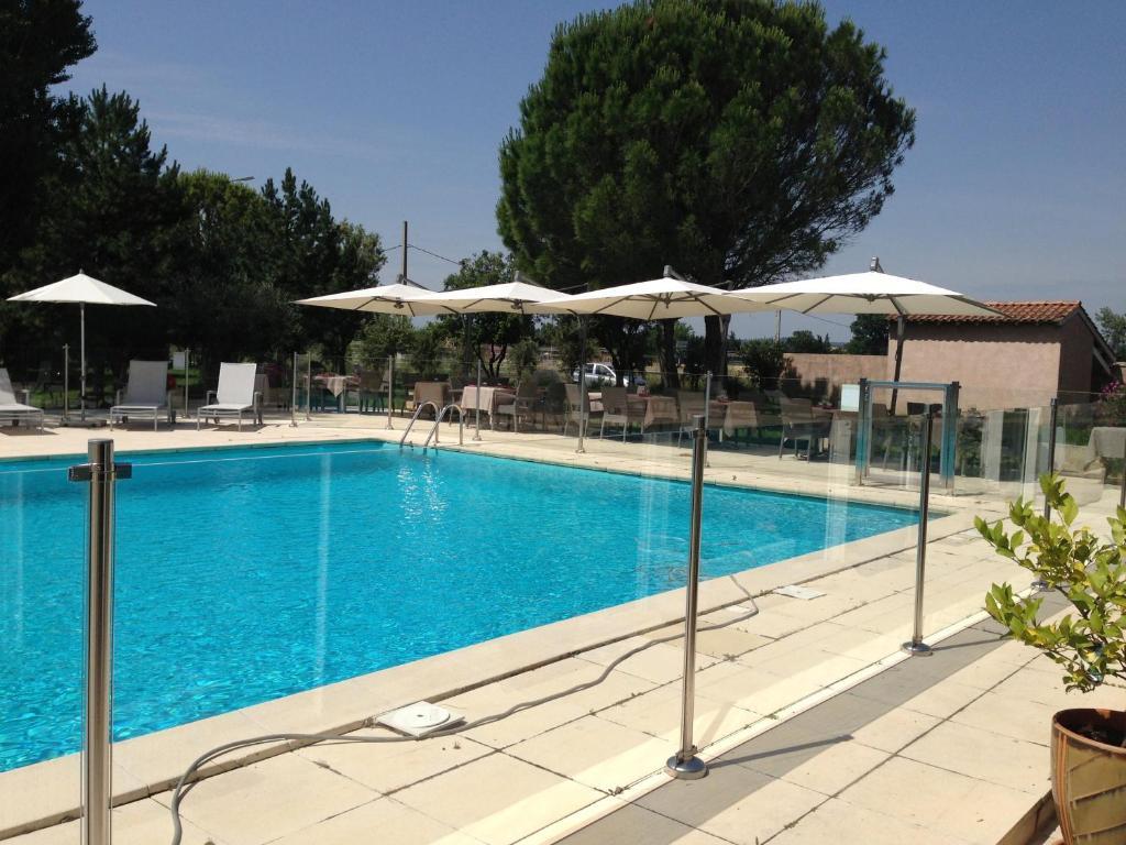 Le Domaine Des Oliviers Hotel Pierrelatte Bagian luar foto