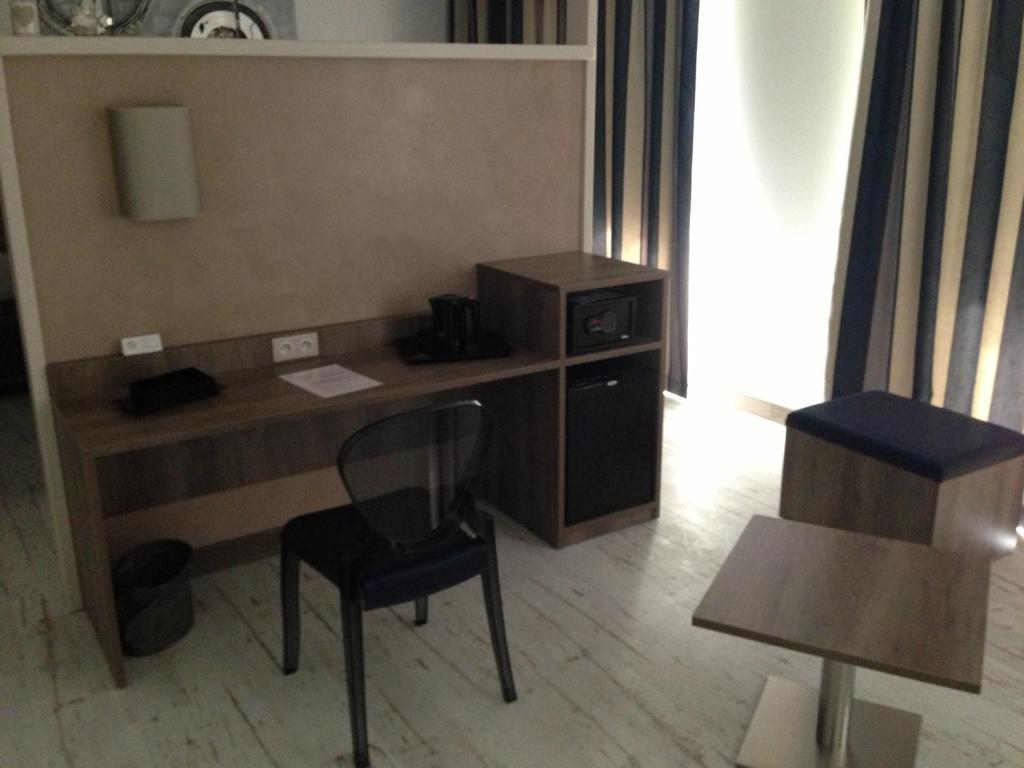 Le Domaine Des Oliviers Hotel Pierrelatte Ruang foto