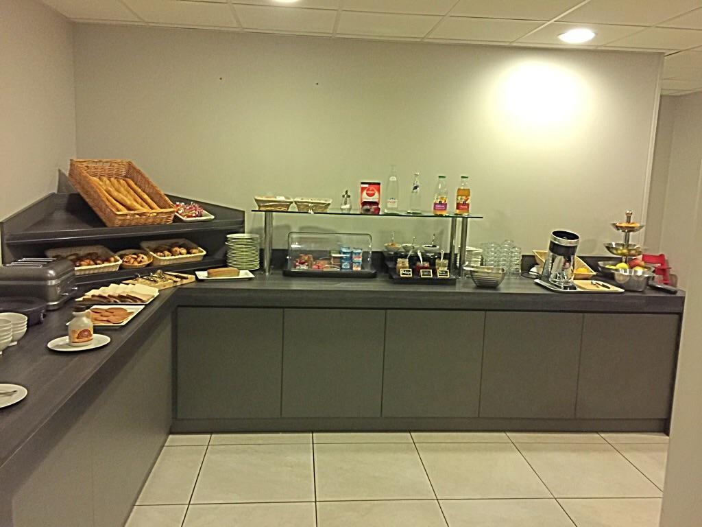 Le Domaine Des Oliviers Hotel Pierrelatte Bagian luar foto