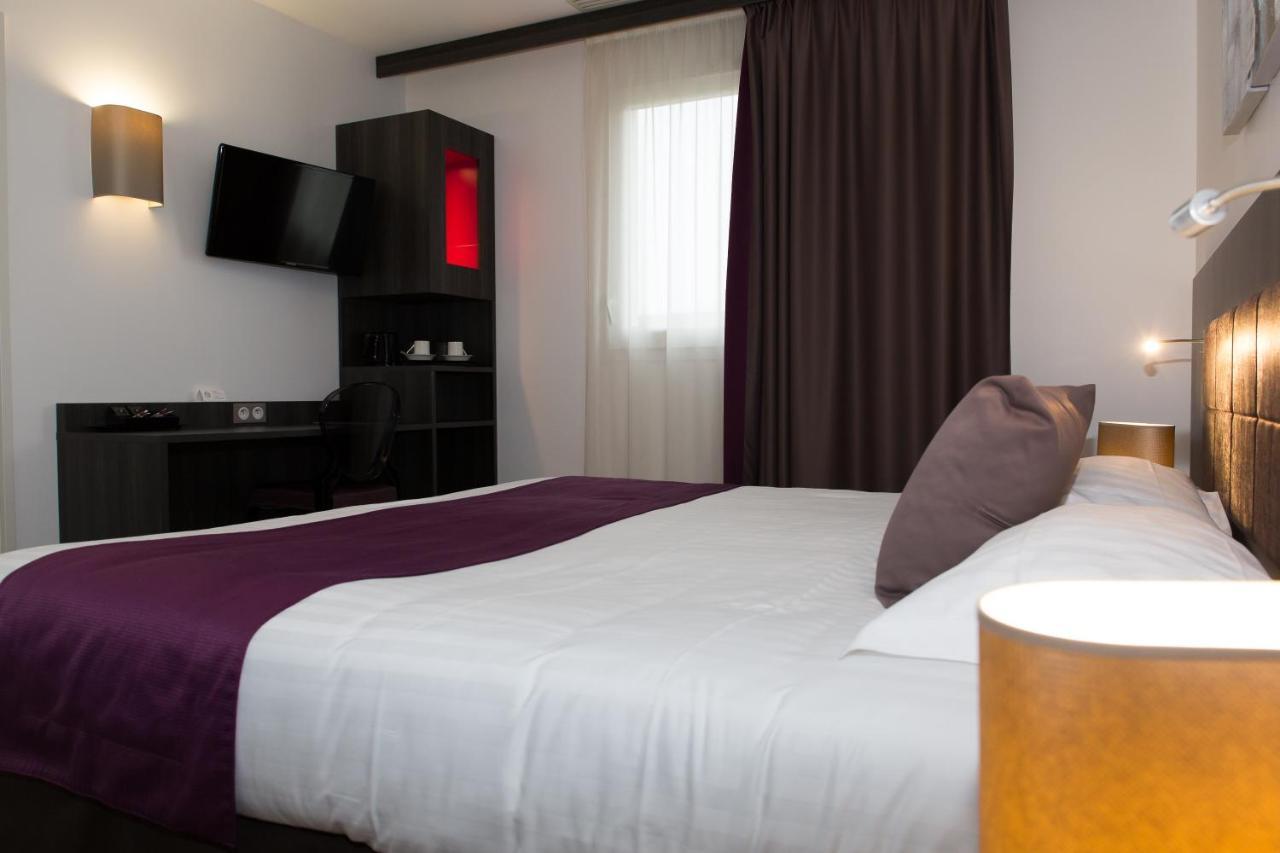 Le Domaine Des Oliviers Hotel Pierrelatte Bagian luar foto