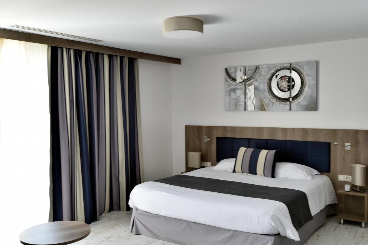 Le Domaine Des Oliviers Hotel Pierrelatte Bagian luar foto
