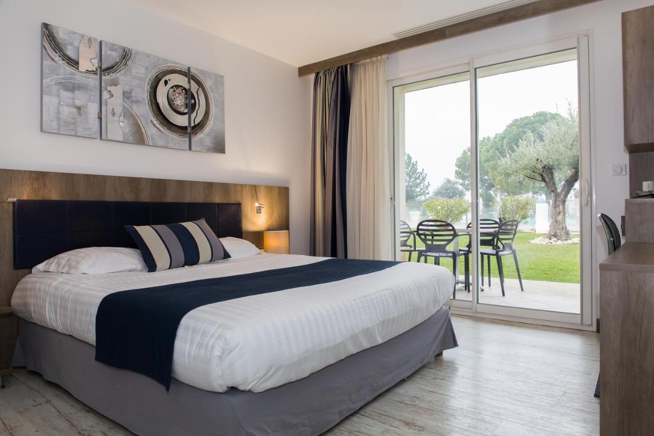 Le Domaine Des Oliviers Hotel Pierrelatte Bagian luar foto