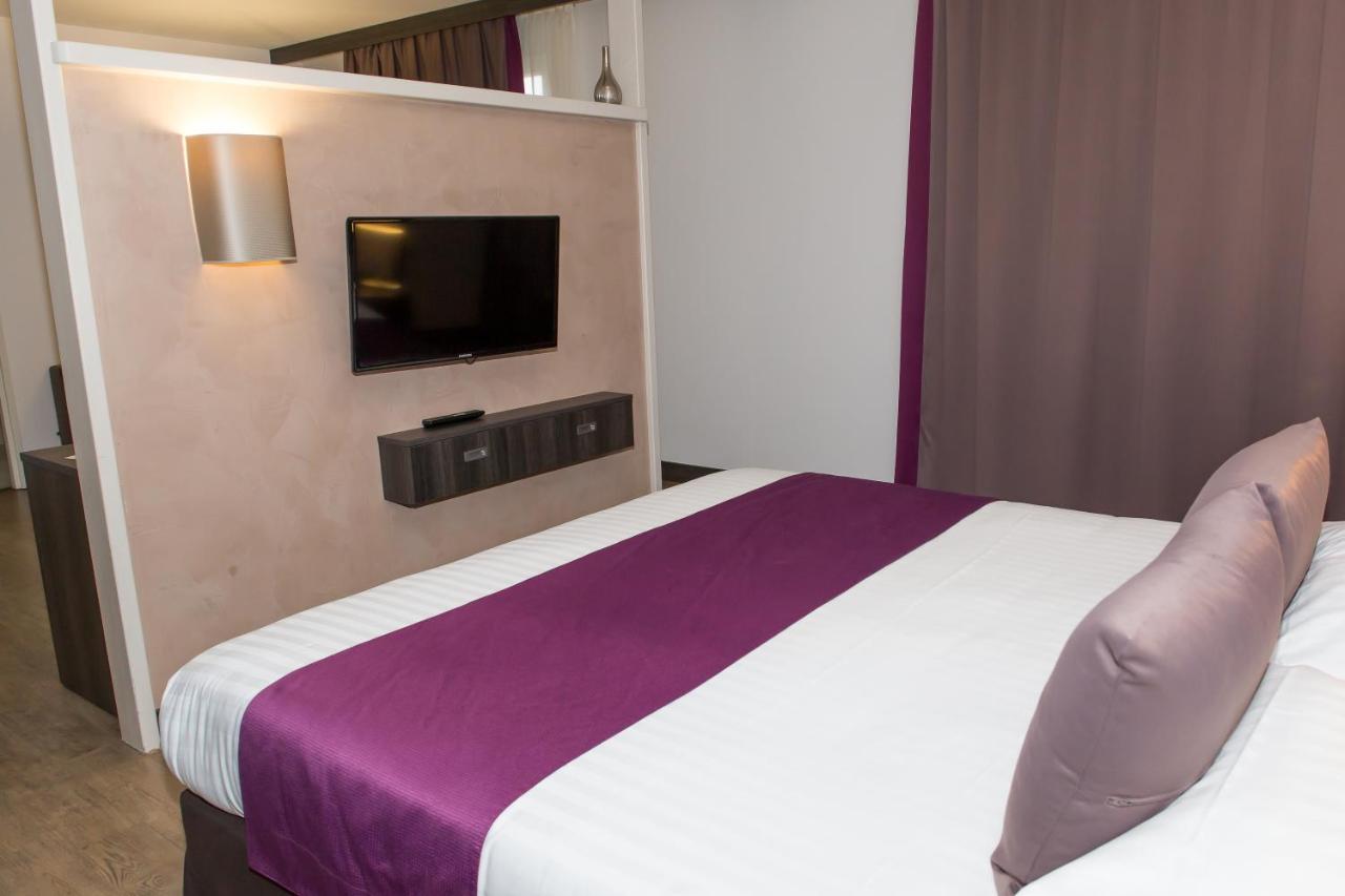 Le Domaine Des Oliviers Hotel Pierrelatte Bagian luar foto